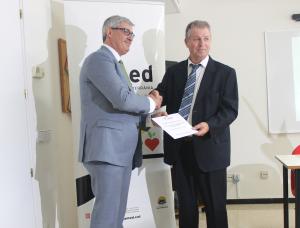 ﻿Entrega del certificat AMED a l\'Hospital Sagrat Cor de Martorell