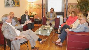 Antoni Comín i els exconsellers de Salut reivindiquen el sistema sanitari català