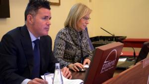 Els indicadors del mercat laboral milloren al 2016, però s'alenteixen i es reclamamen més reformes per incentivar l'ocupació