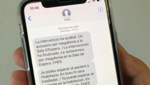 L’Hospital de l’Esperit Sant posa en marxa un nou sistema per informar els familiars dels pacients mentre són operats